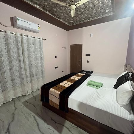 Manoj Homestay Хампи Экстерьер фото