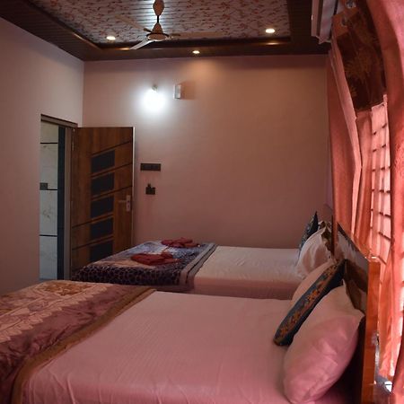 Manoj Homestay Хампи Экстерьер фото