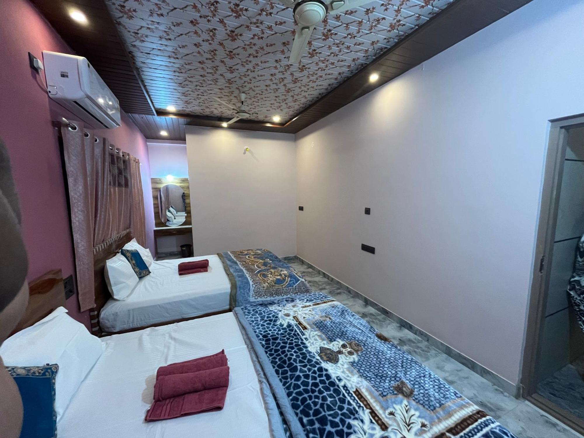 Manoj Homestay Хампи Экстерьер фото