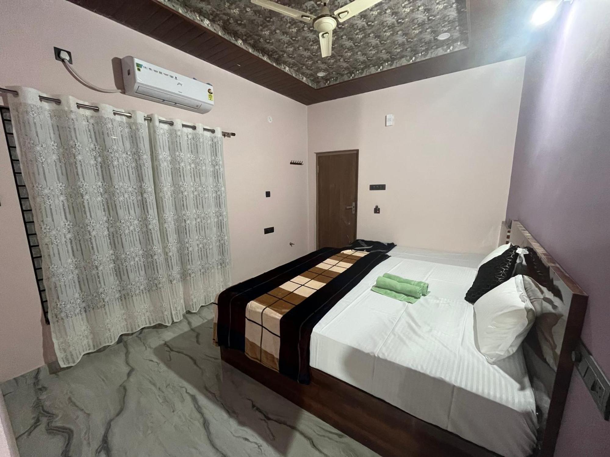 Manoj Homestay Хампи Экстерьер фото