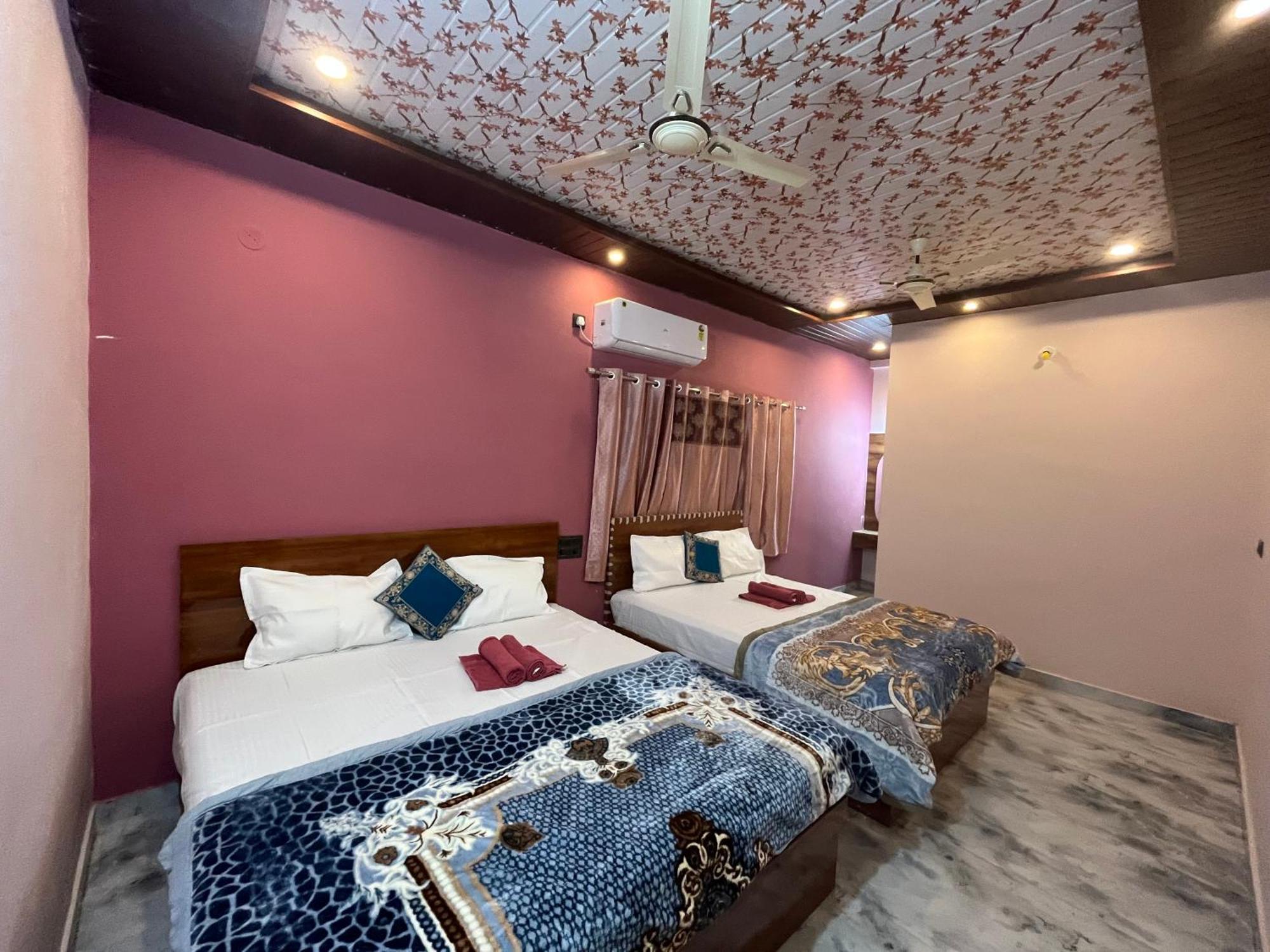 Manoj Homestay Хампи Экстерьер фото