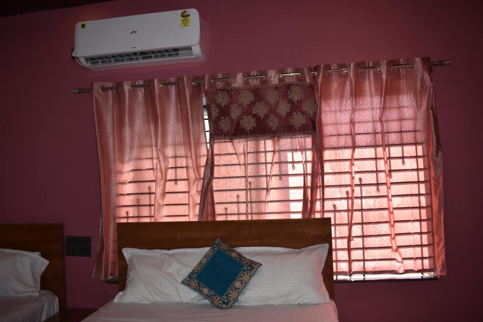 Manoj Homestay Хампи Экстерьер фото