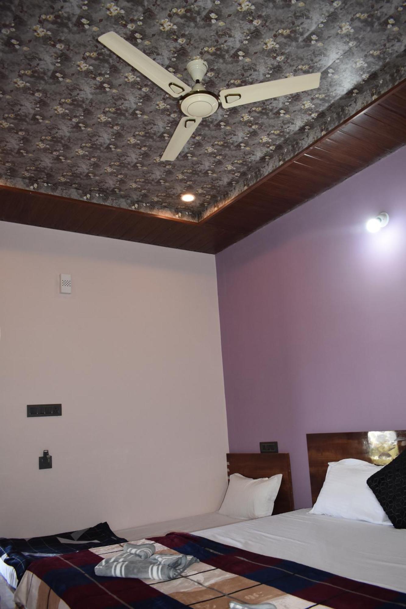 Manoj Homestay Хампи Экстерьер фото